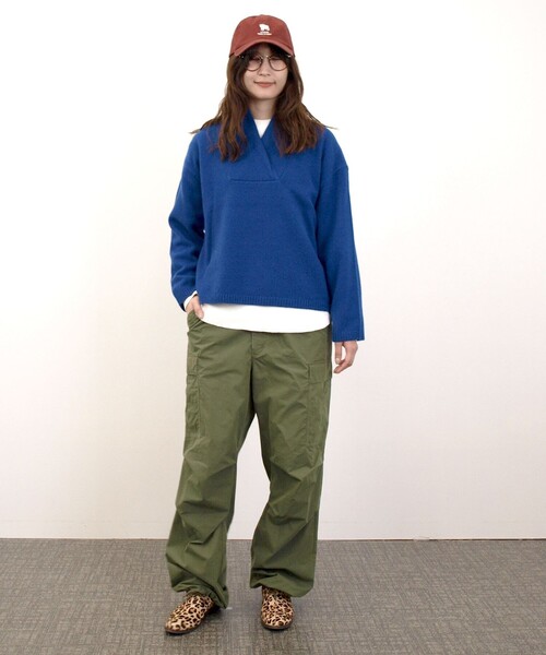 J.PRESS YORK STREET(ジェイプレスヨークストリート)の「【WOMEN】ウールカシミヤ 変形Vネック ニット(ニット/セーター・レディース・ブルー系/アイボリー系/ネイビー系/レッド系・F)」の6枚目の写真