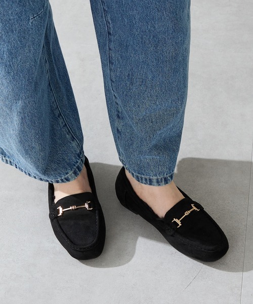 WA ORiental TRaffic（ダブルエーオリエンタルトラフィック）の「＼ ぽかぽか ボア スリッポン ／ムートン ビット モチーフ 付き ファー モカシン /52318（スリッポン・レディース・グレー/ブラック/グリーン・40/41/42/34/35/36/37/38/39/33/43）」の2枚目の写真