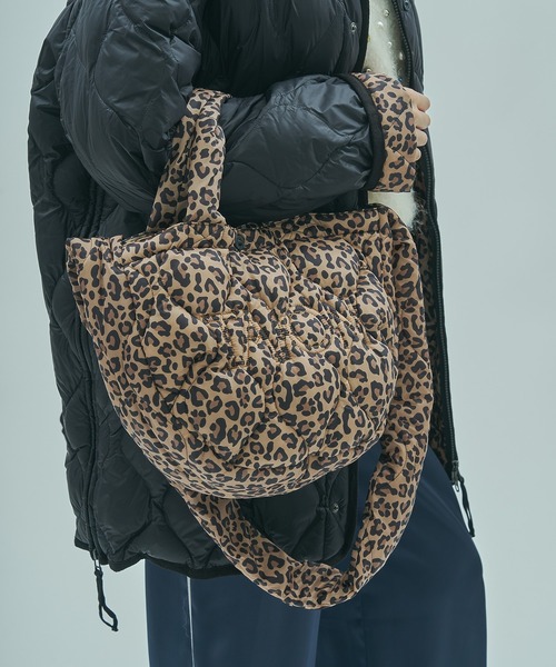 TAION（タイオン）の「【ROSE BUD別注】(TAION)BANANA 2WAY SHOULDER（ショルダーバッグ・レディース・ブラウン/ブルー/ブラック・ONE SIZE）」の2枚目の写真