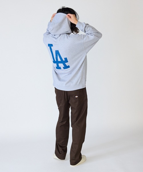 MLB（メジャーリーグベースボール）の「MLB/エムエルビー PRINT LOGO HOODIE ワッペンデザイン ドロップショルダープルオーバーパーカー（パーカー・メンズ・グレー/ブラウン/ネイビー・M/XL/L）」の14枚目の写真