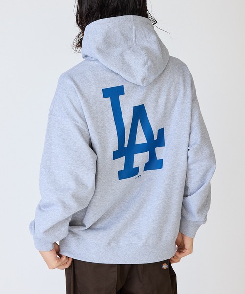 MLB（メジャーリーグベースボール）の「MLB/エムエルビー PRINT LOGO HOODIE ワッペンデザイン ドロップショルダープルオーバーパーカー（パーカー・メンズ・グレー/ブラウン/ネイビー・M/XL/L）」の9枚目の写真