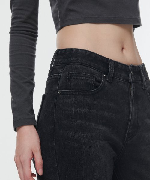 MUSINSA STANDARD WOMAN（ムシンサスタンダードウーマン）の「ウィメンズ裏起毛スリムフィットデニムパンツ[ブラック]（デニムパンツ・レディース・その他・30/24/25/26/27/28/29）」の4枚目の写真