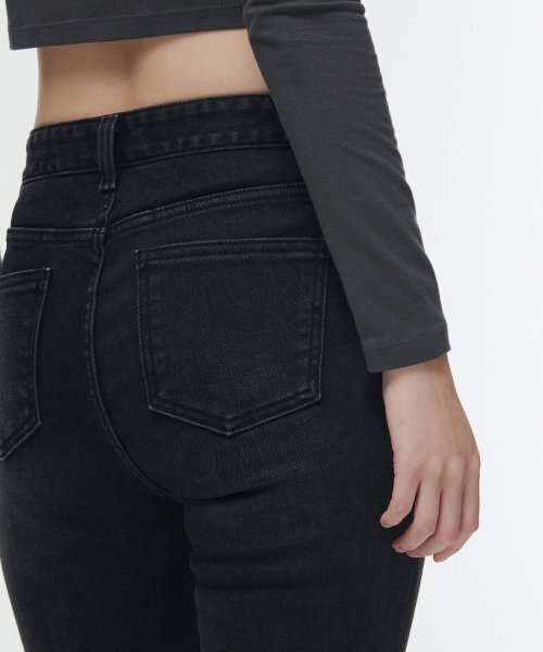 MUSINSA STANDARD WOMAN（ムシンサスタンダードウーマン）の「ウィメンズ裏起毛スリムフィットデニムパンツ[ブラック]（デニムパンツ・レディース・その他・30/24/25/26/27/28/29）」の5枚目の写真