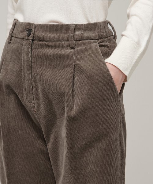 MUSINSA STANDARD WOMAN（ムシンサスタンダードウーマン）の「ウィメンズテーパードコーデュロイパンツ[カーキブラウン]（その他パンツ・レディース・その他・30/24/25/26/27/28/29）」の4枚目の写真