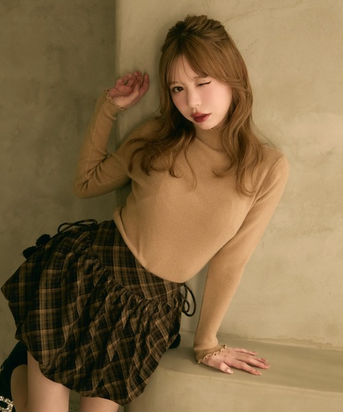 TITTY&CO.(ティティーアンドコー)の「メロウフリルリブカットソー(Tシャツ/カットソー・レディース・ベージュ/モカ/アイボリー/グレー/ピンク・FREE)」の4枚目の写真