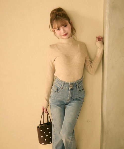 TITTY&CO.(ティティーアンドコー)の「メロウフリルリブカットソー(Tシャツ/カットソー・レディース・ベージュ/モカ/アイボリー/グレー/ピンク・FREE)」の7枚目の写真