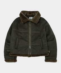 PLACE STUDIO（プレイススタジオ）の「Shearling High Neck Eyelet Buckle Point Leather Line Suede Mustang [Brown]（ムートンコート）」