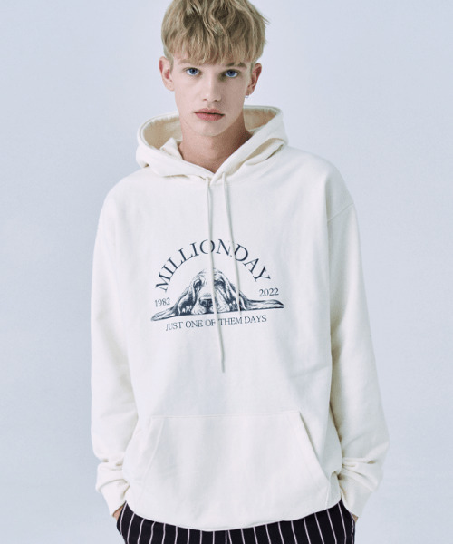 MILLION DAY(ミリオンデイ)の「MILLION PUPPY DAYS HOODIE(パーカー・メンズ・アイボリー/イエロー/パープル/ホワイト・LARGE/MEDIUM/X-LARGE)」の2枚目の写真