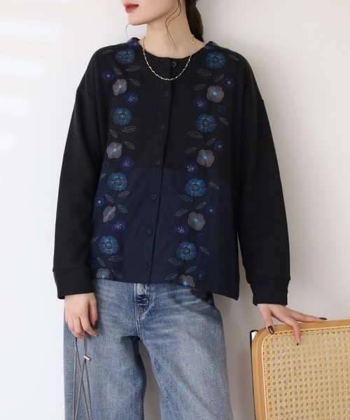 Emago(イマゴ)の「EMAGO 切替え花刺繍カーデ 長袖(カーディガン/ボレロ・レディース・アイボリー/ブラック/マスタード・FREE)」の4枚目の写真