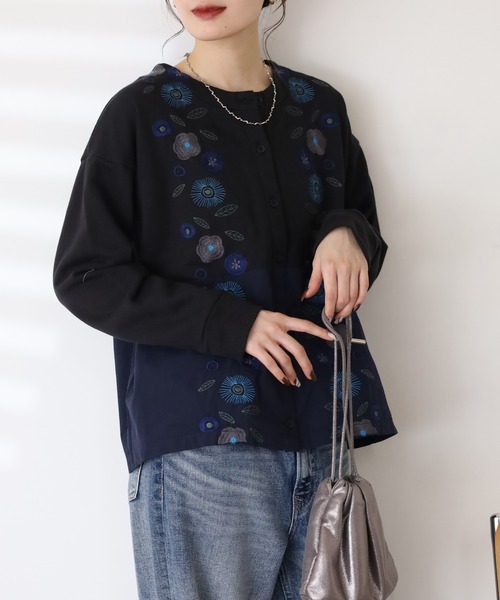 Emago(イマゴ)の「EMAGO 切替え花刺繍カーデ 長袖(カーディガン/ボレロ・レディース・アイボリー/ブラック/マスタード・FREE)」の5枚目の写真