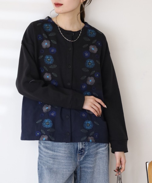 Emago(イマゴ)の「EMAGO 切替え花刺繍カーデ 長袖(カーディガン/ボレロ・レディース・アイボリー/ブラック/マスタード・FREE)」の6枚目の写真