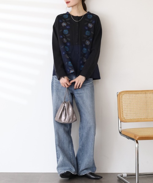 Emago(イマゴ)の「EMAGO 切替え花刺繍カーデ 長袖(カーディガン/ボレロ・レディース・アイボリー/ブラック/マスタード・FREE)」の8枚目の写真