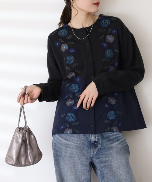 Emago(イマゴ)の「EMAGO 切替え花刺繍カーデ 長袖(カーディガン/ボレロ・レディース・アイボリー/ブラック/マスタード・FREE)」の7枚目の写真