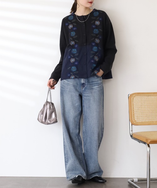Emago(イマゴ)の「EMAGO 切替え花刺繍カーデ 長袖(カーディガン/ボレロ・レディース・アイボリー/ブラック/マスタード・FREE)」の9枚目の写真