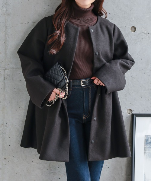 Petitle（プチレ）の「[ 低身長向けサイズ ] ボリュームペプラムコート（ノーカラーコート・レディース・チャコール/ブラック・PM）」の5枚目の写真