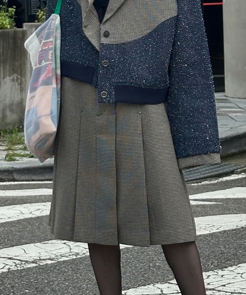 Ameri(アメリ)の「JENNY BOX PLEATED HALF SKIRT(スカート・レディース・ブラック/マルチ・SMALL/MEDIUM)」の3枚目の写真