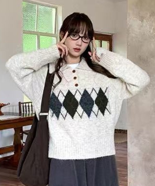 Achic(アシック)の「アーガイル柄 ニットカーディガン(ニット/セーター・レディース・ホワイト/ブラウン/ダークグレー・M)」の13枚目の写真