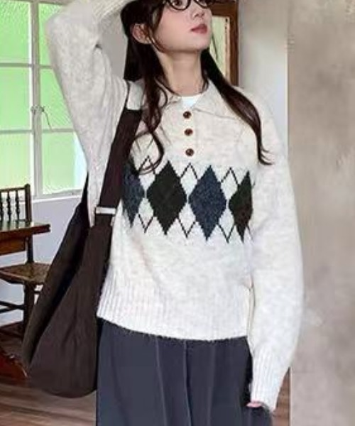 Achic(アシック)の「アーガイル柄 ニットカーディガン(ニット/セーター・レディース・ホワイト/ブラウン/ダークグレー・M)」の16枚目の写真