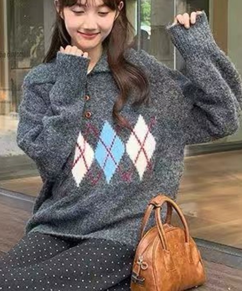 Achic(アシック)の「アーガイル柄 ニットカーディガン(ニット/セーター・レディース・ホワイト/ブラウン/ダークグレー・M)」の19枚目の写真