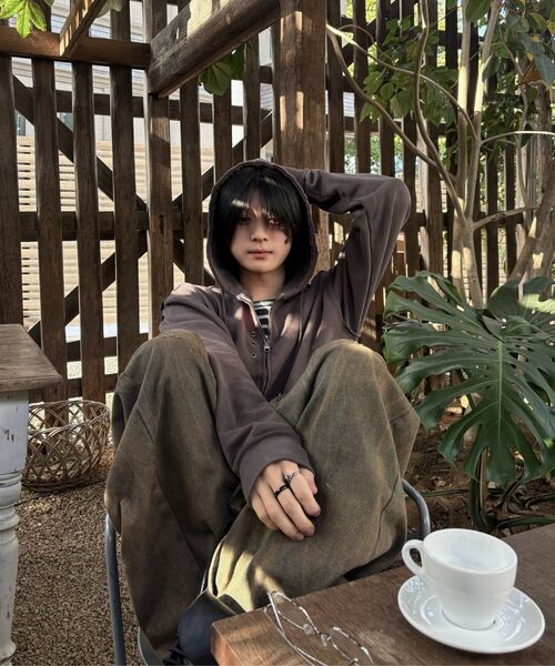 AAKAM（アーカム）の「Eyelet Damaged Zip-Up Hoodie (Brown)（パーカー・レディース・その他・1/2）」の12枚目の写真