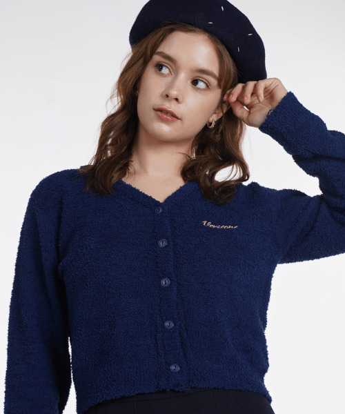 VERSE ONE(バースワン)の「EMBROIDERED LOGO CARDIGAN NAVY(NEW)(カーディガン/ボレロ・レディース・その他・SMALL/MEDIUM)」の4枚目の写真