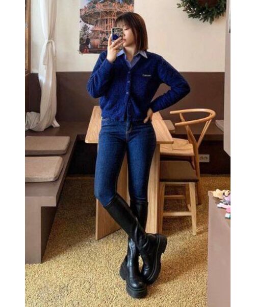 VERSE ONE(バースワン)の「EMBROIDERED LOGO CARDIGAN NAVY(NEW)(カーディガン/ボレロ・レディース・その他・SMALL/MEDIUM)」の7枚目の写真