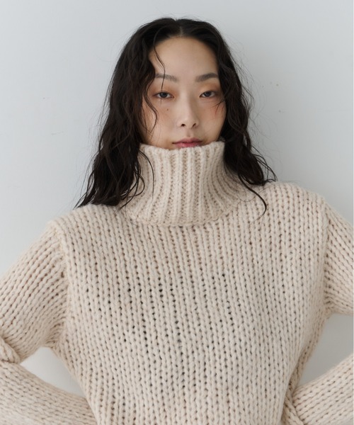 NUJOH(ヌゾ)の「Chunky High Neck Knit / チャンキーハイネックニット(ニット/セーター・レディース・ライトベージュ/ブルー/チャコールグレー/グレー・FREE)」の15枚目の写真