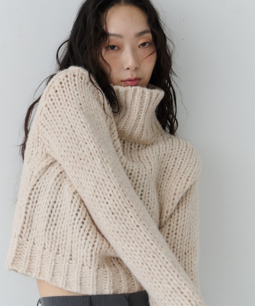 NUJOH(ヌゾ)の「Chunky High Neck Knit / チャンキーハイネックニット(ニット/セーター・レディース・ライトベージュ/ブルー/チャコールグレー/グレー・FREE)」の19枚目の写真
