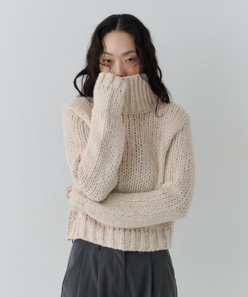 NUJOH(ヌゾ)の「Chunky High Neck Knit / チャンキーハイネックニット(ニット/セーター・レディース・ライトベージュ/ブルー/チャコールグレー/グレー・FREE)」の21枚目の写真
