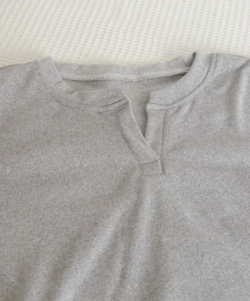 Miniministore(ミニミニストア)の「長袖Tシャツ レディース Vネック 無地(Tシャツ/カットソー・レディース・ブラック/グレー・M/XL/L)」の16枚目の写真