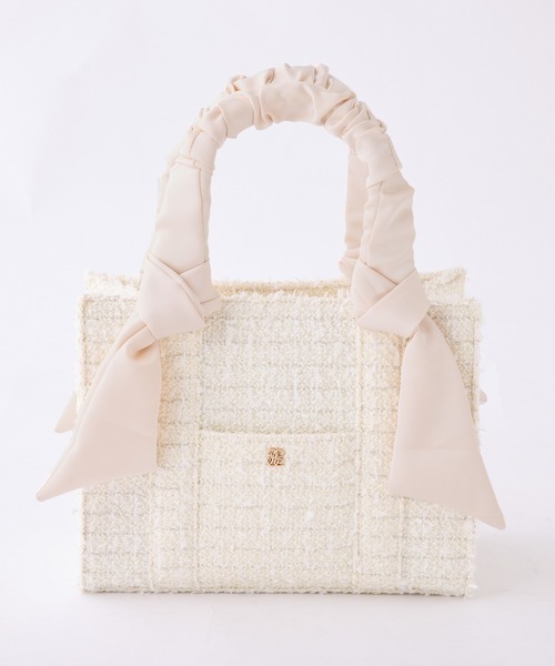 one after another NICE CLAUP（ワンアフターアナザーナイスクラップ）の「【WEB限定】ギャザーハンドルスクエアトートバッグ（トートバッグ・レディース・アイボリー/ブラック/ホワイト×ブラック/ブルー/ホワイト系その他/ブルー系その他・FREE）」の3枚目の写真