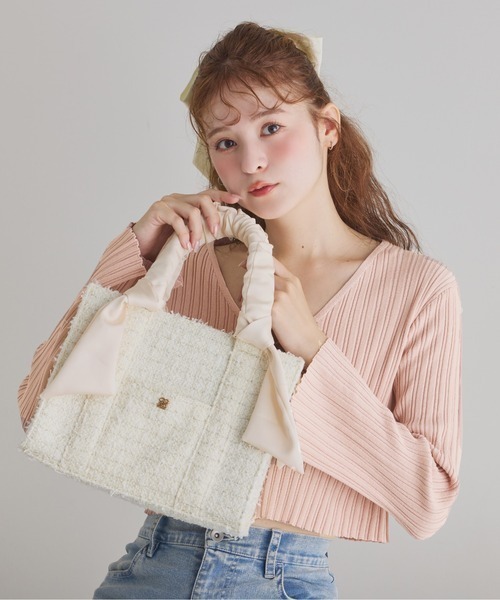 one after another NICE CLAUP（ワンアフターアナザーナイスクラップ）の「【WEB限定】ギャザーハンドルスクエアトートバッグ（トートバッグ・レディース・アイボリー/ブラック/ホワイト×ブラック/ブルー/ホワイト系その他/ブルー系その他・FREE）」の8枚目の写真