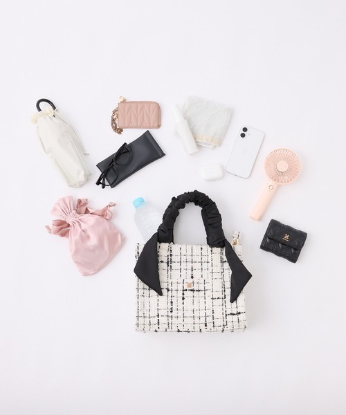 one after another NICE CLAUP（ワンアフターアナザーナイスクラップ）の「【WEB限定】ギャザーハンドルスクエアトートバッグ（トートバッグ・レディース・アイボリー/ブラック/ホワイト×ブラック/ブルー/ホワイト系その他/ブルー系その他・FREE）」の15枚目の写真