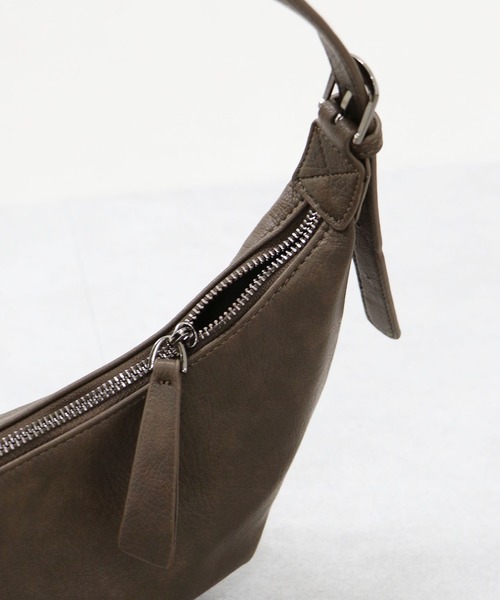 MISCH MASCH（ミッシュマッシュ）の「一部店舗限定 ハーフムーンワンショルダーバッグ（ショルダーバッグ・レディース・ブラウン/ブラック・ﾌﾘ-）」の6枚目の写真