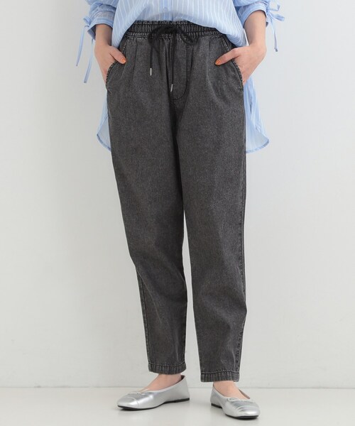SHOO・LA・RUE（シューラルー）の「【ライトオンスデニム/S-LL】らくらく イージーデニムテーパードパンツ（デニムパンツ・レディース・ブルー系その他/ライトグレー/ライトブルー/ブラック・04/03/02/01）」の2枚目の写真