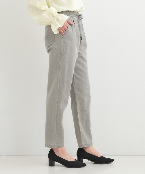 SHOO・LA・RUE（シューラルー）の「【ライトオンスデニム/S-LL】らくらく イージーデニムテーパードパンツ（デニムパンツ・レディース・ブルー系その他/ライトグレー/ライトブルー/ブラック・04/03/02/01）」の6枚目の写真