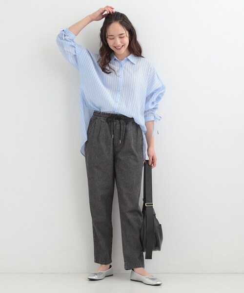 SHOO・LA・RUE（シューラルー）の「【ライトオンスデニム/S-LL】らくらく イージーデニムテーパードパンツ（デニムパンツ・レディース・ブルー系その他/ライトグレー/ライトブルー/ブラック・04/03/02/01）」の11枚目の写真