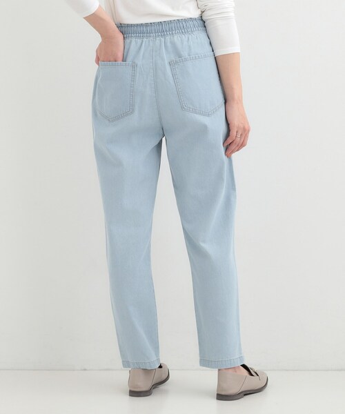 SHOO・LA・RUE（シューラルー）の「【ライトオンスデニム/S-LL】らくらく イージーデニムテーパードパンツ（デニムパンツ・レディース・ブルー系その他/ライトグレー/ライトブルー/ブラック・04/03/02/01）」の14枚目の写真