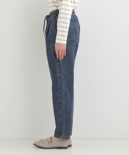 SHOO・LA・RUE（シューラルー）の「【ライトオンスデニム/S-LL】らくらく イージーデニムテーパードパンツ（デニムパンツ・レディース・ブルー系その他/ライトグレー/ライトブルー/ブラック・04/03/02/01）」の22枚目の写真