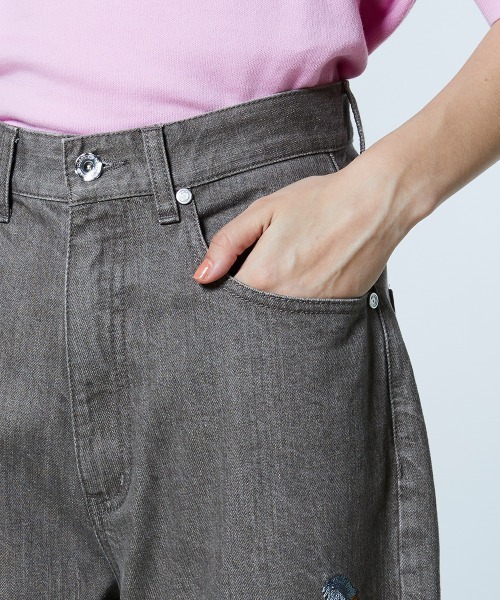 DOUBLE STANDARD CLOTHING(ダブルスタンダードクロージング)の「フェザー刺繍 デニムパンツ(デニムパンツ・レディース・ブラウン/インディゴブルー・38/36/34)」の8枚目の写真