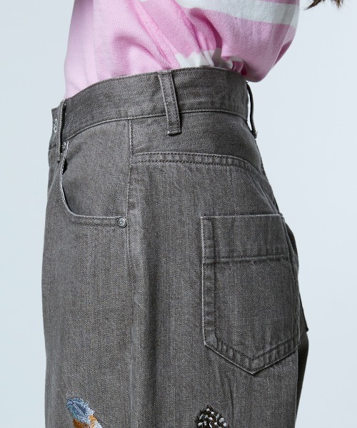 DOUBLE STANDARD CLOTHING(ダブルスタンダードクロージング)の「フェザー刺繍 デニムパンツ(デニムパンツ・レディース・ブラウン/インディゴブルー・38/36/34)」の10枚目の写真