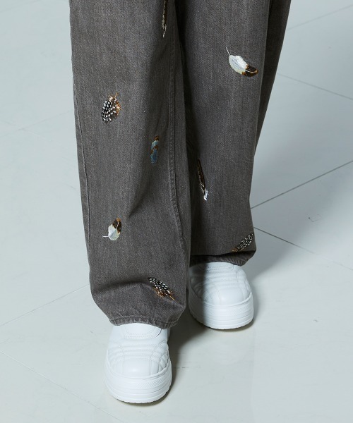 DOUBLE STANDARD CLOTHING(ダブルスタンダードクロージング)の「フェザー刺繍 デニムパンツ(デニムパンツ・レディース・ブラウン/インディゴブルー・38/36/34)」の15枚目の写真