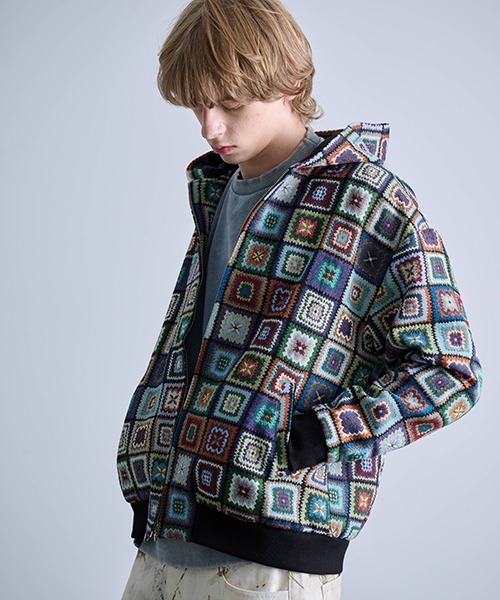 Revo.(レボ)の「Revo. ヴィンテージライク クロシェパターン ゴブラン ジャガード 総柄 ジップアップ フードブルゾン(ブルゾン・メンズ・B/A・2/1)」の5枚目の写真