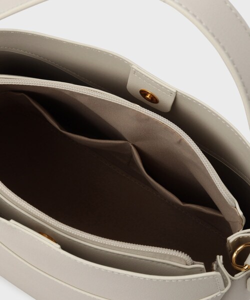 THE SHOP TK （ザ ショップ ティーケー ）の「ロゴベルトレザー調ミドルバッグ（ハンドバッグ・レディース・ブラウン系その他/ブラック/アイボリー・00）」の22枚目の写真