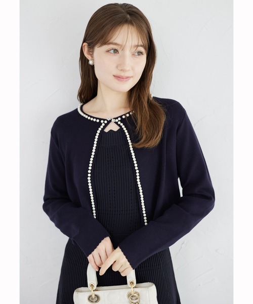 tocco closet(トッコ クローゼット)の「パールラインフロントホックニットカーディガン(カーディガン/ボレロ・レディース・ブラック/オフホワイト/ネイビー・M)」の3枚目の写真