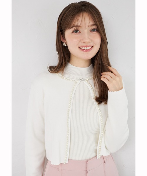tocco closet(トッコ クローゼット)の「パールラインフロントホックニットカーディガン(カーディガン/ボレロ・レディース・ブラック/オフホワイト/ネイビー・M)」の4枚目の写真