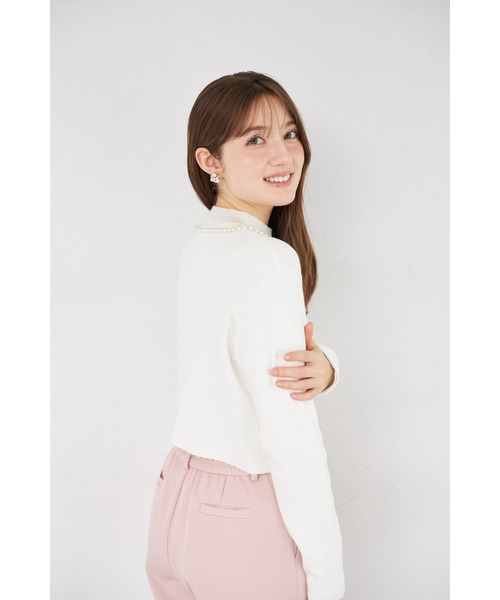 tocco closet(トッコ クローゼット)の「パールラインフロントホックニットカーディガン(カーディガン/ボレロ・レディース・ブラック/オフホワイト/ネイビー・M)」の5枚目の写真