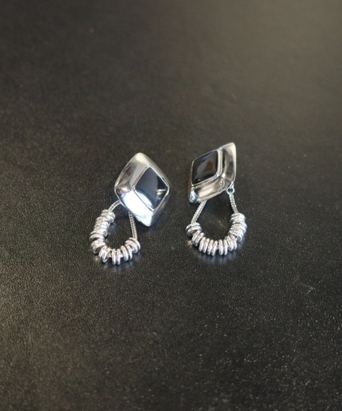 TOGA TOO Stone beads pierced earrings【公式通販】