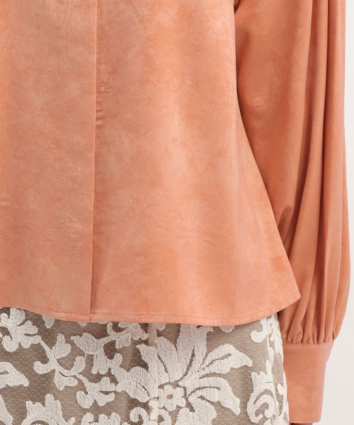 Andemiu（アンデミュウ）の「マッテサテンシャツ643461（シャツ/ブラウス・レディース・ブルー/アイボリー/オレンジ・FREE）」の9枚目の写真