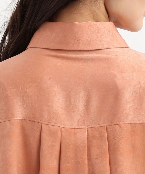 Andemiu（アンデミュウ）の「マッテサテンシャツ643461（シャツ/ブラウス・レディース・ブルー/アイボリー/オレンジ・FREE）」の4枚目の写真